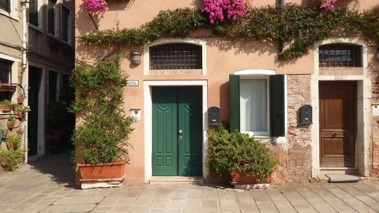 Sestiere Dorsoduro, A Due Passi Da Zattere Apartment Venice 0*,  Italy