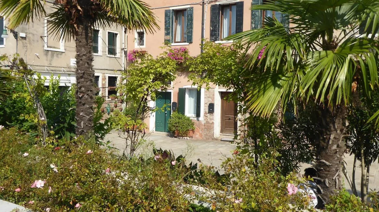 Sestiere Dorsoduro, A Due Passi Da Zattere location